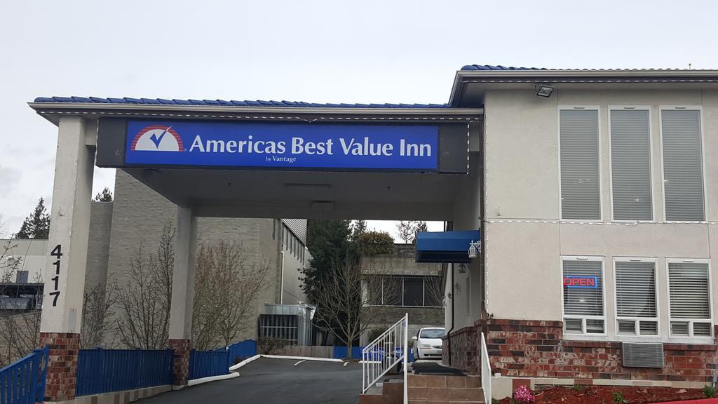 Americas Best Value Inn Lynnwood Exterior photo