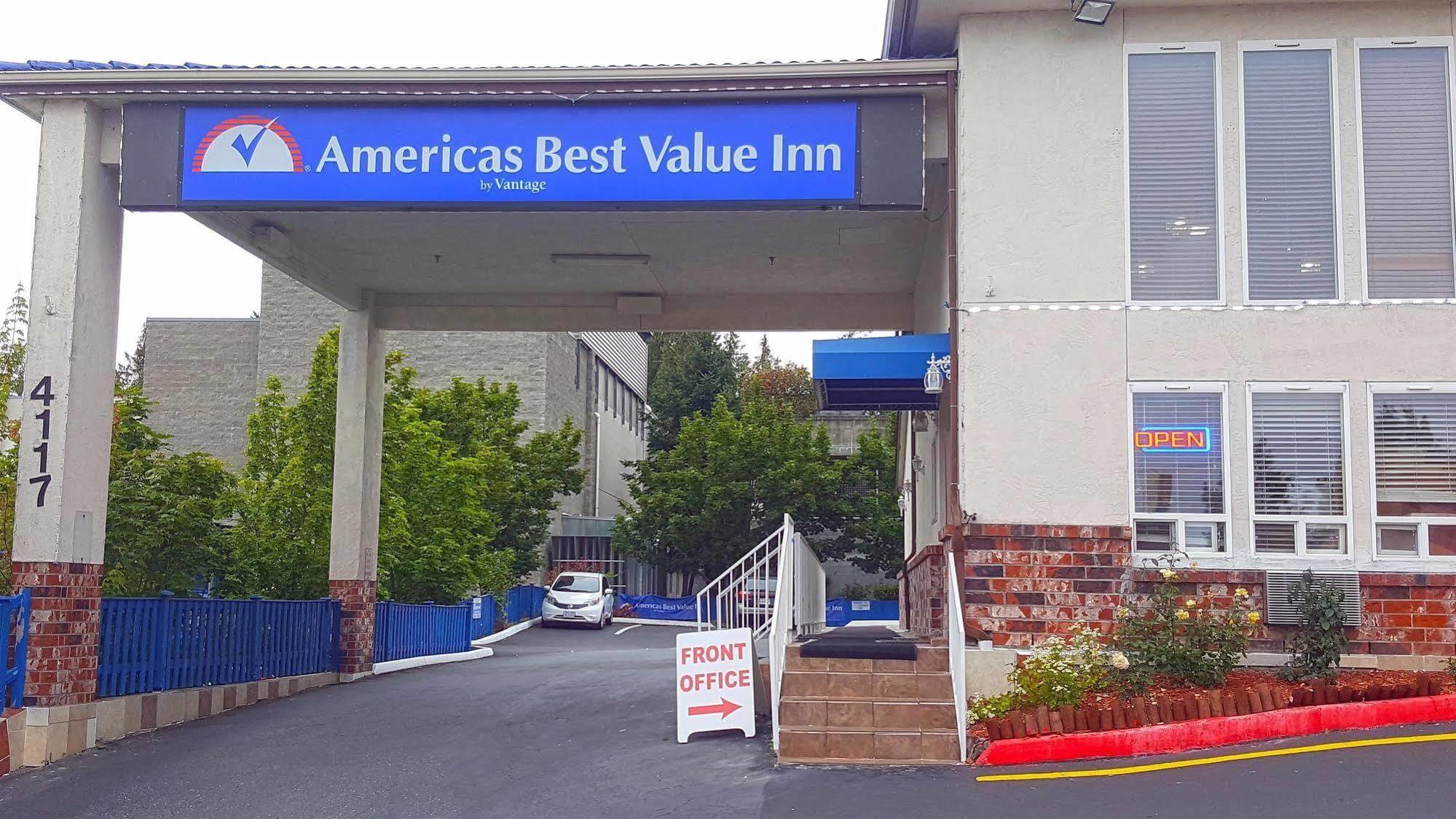 Americas Best Value Inn Lynnwood Exterior photo